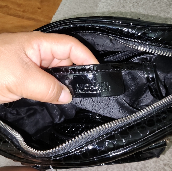 MICHAEL MICHAEL KORS Joan Patent Leather Satchel good condition - Picture 8 of 16